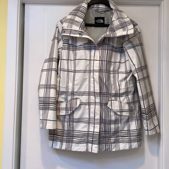 The North Face Jackets & Blazers - The North Face lightweight jacket